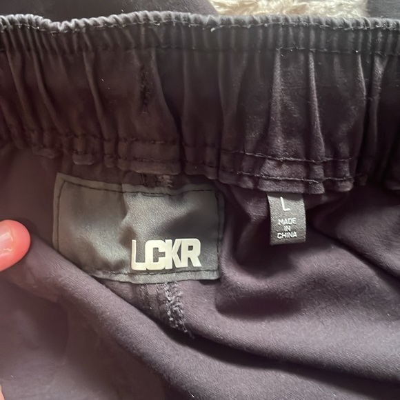 Cuffed black cargo pants - Picture 3 of 3